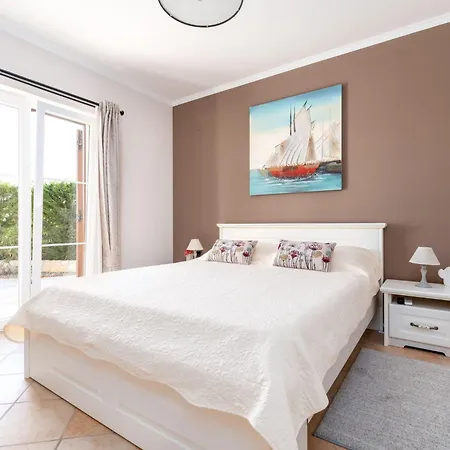 Romantische Kala Mit Schwimmbad By Interhome * Kras