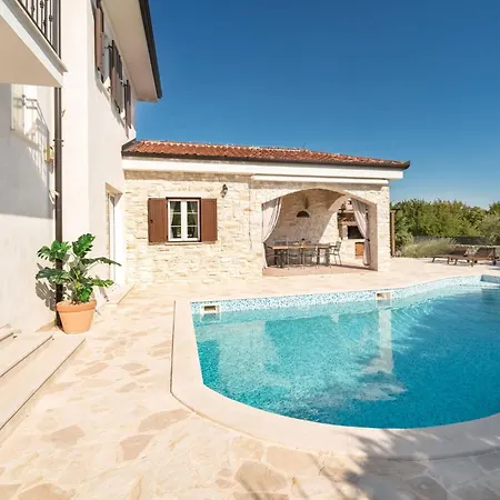 Romantische Kala Mit Schwimmbad By Interhome *