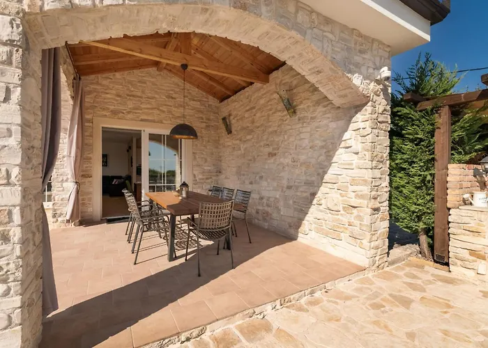 Holiday home Romantische Kala Mit Schwimmbad By Interhome Kras