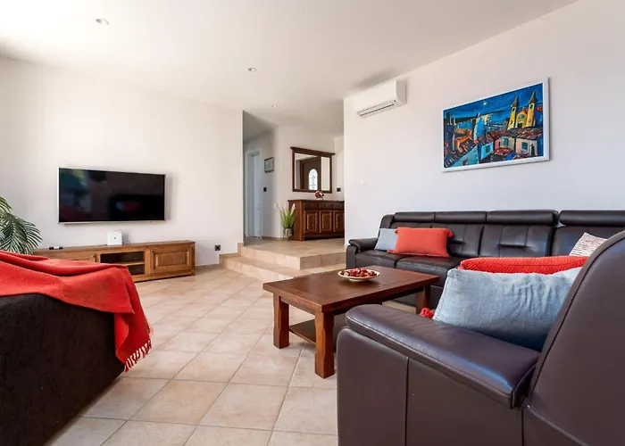 Holiday home Romantische Kala Mit Schwimmbad By Interhome *
