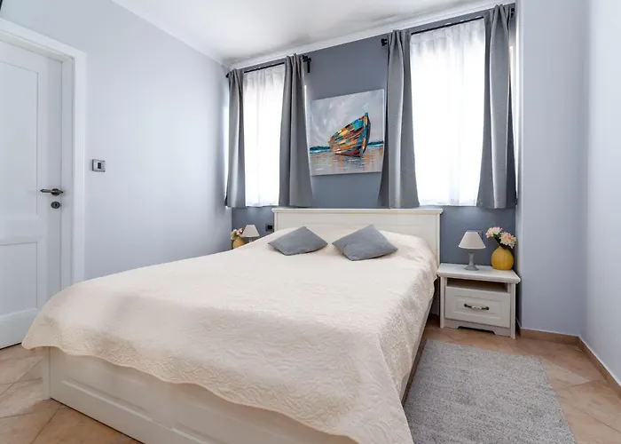 Holiday home Romantische Kala Mit Schwimmbad By Interhome *