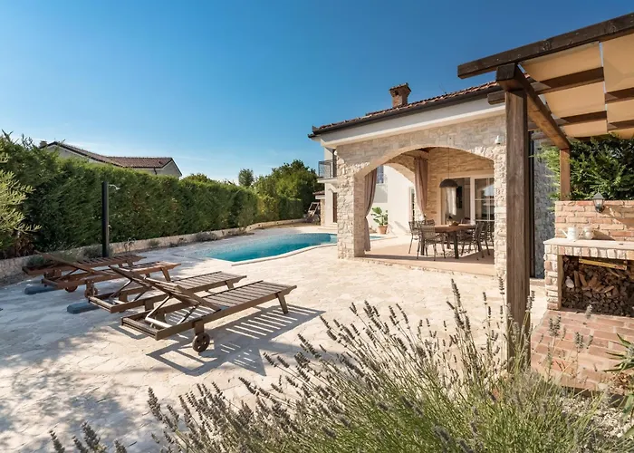 Romantische Kala Mit Schwimmbad By Interhome