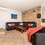 Romantische Kala Mit Schwimmbad By Interhome Kras