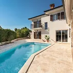 Romantische Kala Mit Schwimmbad By Interhome * Kras
