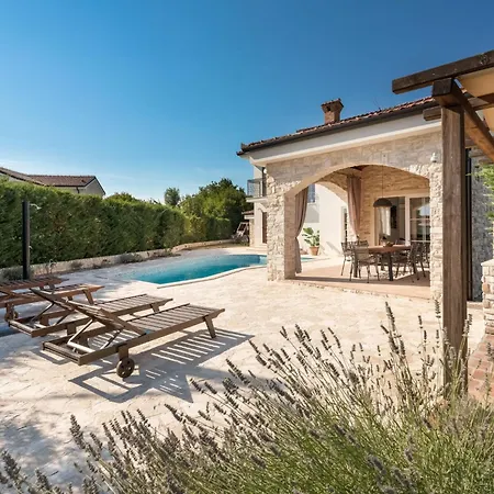 Romantische Kala Mit Schwimmbad By Interhome