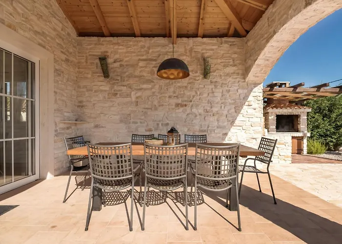 Ferienhaus Romantische Kala Mit Schwimmbad By Interhome Kras