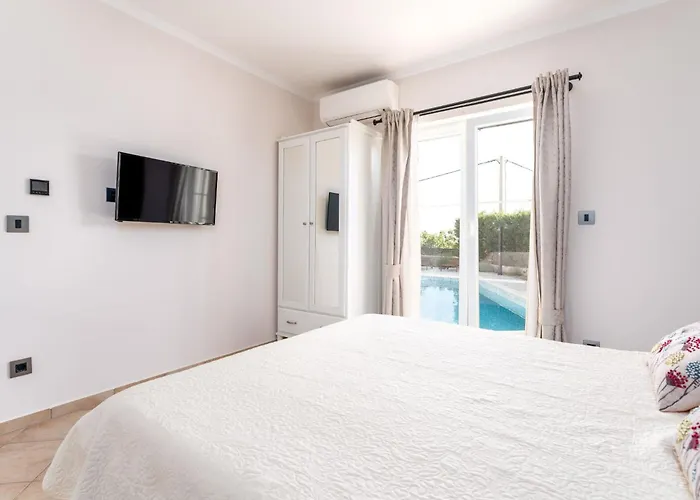Romantische Kala Mit Schwimmbad By Interhome Ferienhaus *