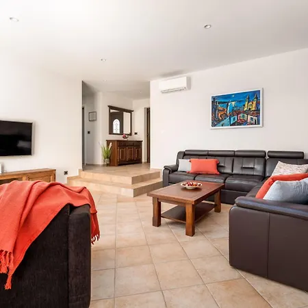 Romantische Kala Mit Schwimmbad By Interhome * Kras