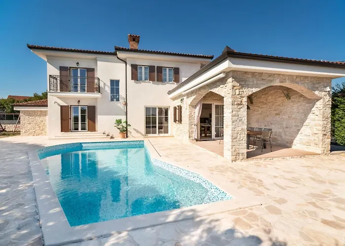 Romantische Kala Mit Schwimmbad By Interhome