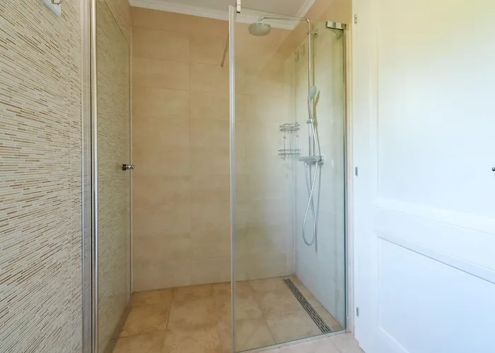 Romantische Kala Mit Schwimmbad By Interhome *
