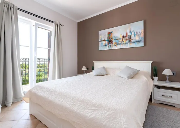 Romantische Kala Mit Schwimmbad By Interhome *