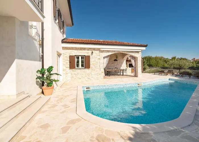 Romantische Kala Mit Schwimmbad By Interhome *